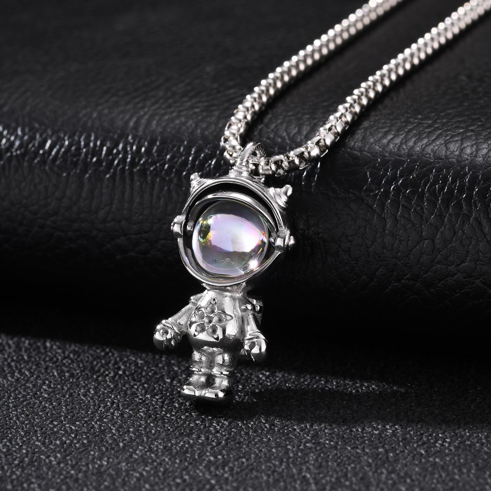 Colar com Pingente de Astronau - X Men Accessories avaliação e preço