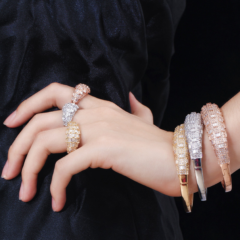 Gold Color Open Cuff Bangle e  - Men Accessories In Dubai avaliação e preço