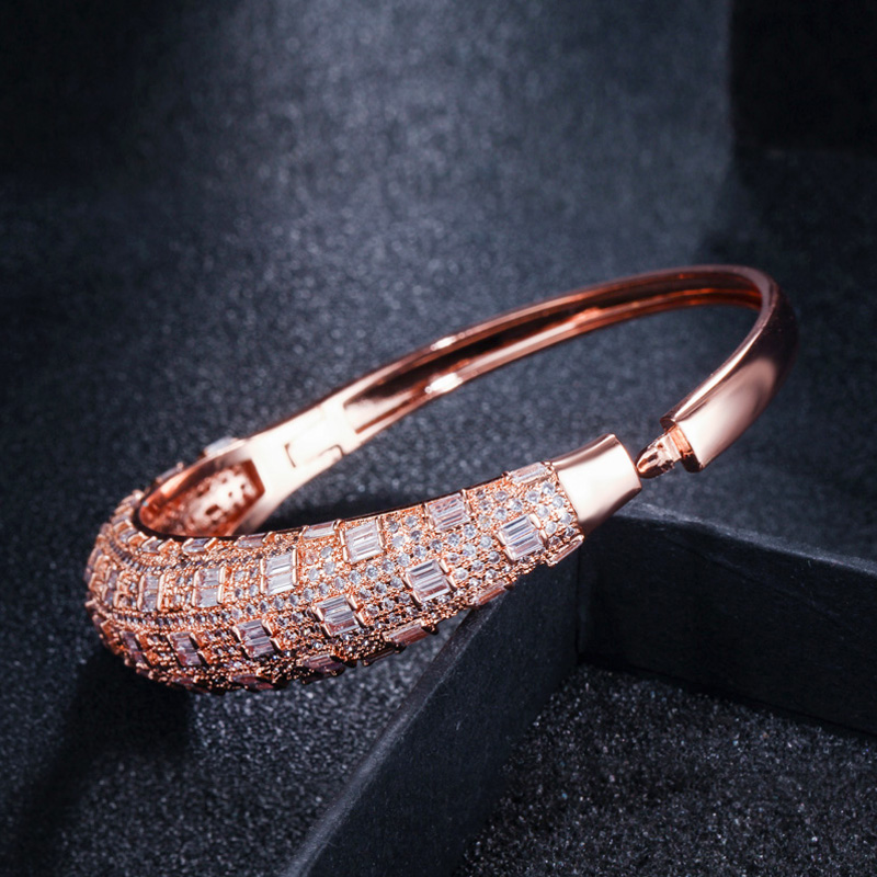 Gold Color Open Cuff Bangle e  - Men Accessories In Dubai avaliação e preço